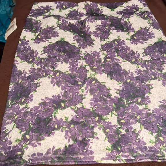 LuLaRoe Cassie - Picture 3 of 3
